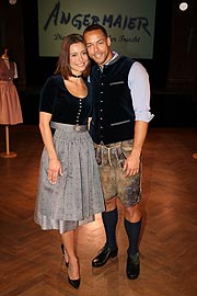  Jennifer Lange und Andrej Mangold zeigen die neuesten Trends für die Wiesn und den Wasen (©Foto:Martin Schmitz)